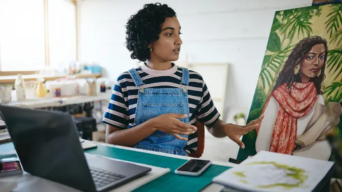 17 Best Ways To Make Money Online as an Artist