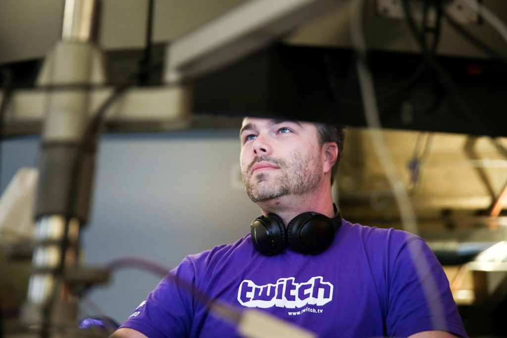 make money as a twitch streamer